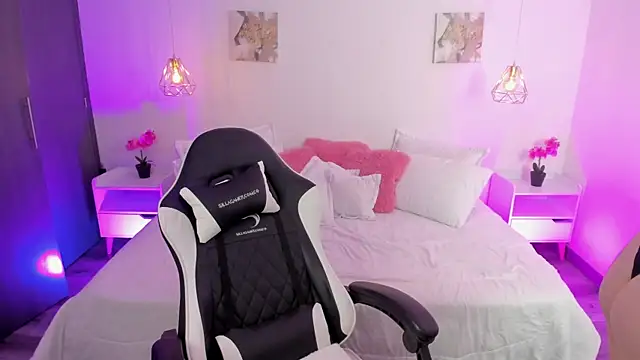 Snapshot of whiteatenea chatting on 24, 9, 2025 whiteatenea online show from 24, 9, 2025