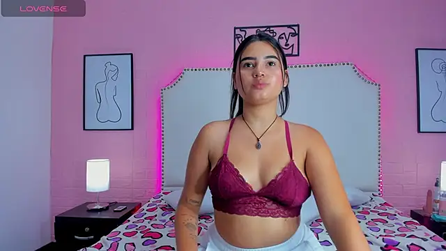 Snapshot of _Emma_whiitee_ chatting on 10, 10, 2025 Emma whiitee online show from 10, 10, 2025
