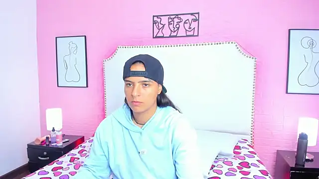 Snapshot of _Emma_whiitee_ chatting on 15, 10, 2025 Emma whiitee online show from 15, 10, 2025