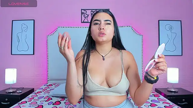 Snapshot of _Emma_whiitee_ chatting on 1, 11, 2025 Emma whiitee online show from 1, 11, 2025