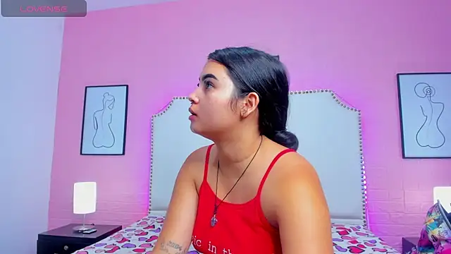 Snapshot of _Emma_whiitee_ chatting on 15, 11, 2025 Emma whiitee online show from 15, 11, 2025