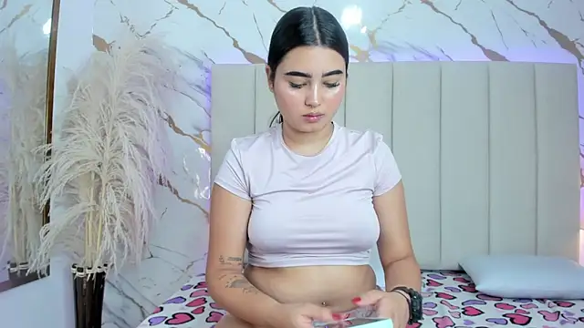 Snapshot of _Emma_whiitee_ chatting on 24, 11, 2025 Emma whiitee online show from 24, 11, 2025