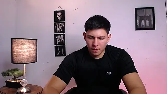 JamesCr  online show from 12, 11, 2025