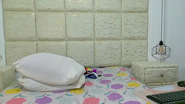 Snapshot of ThaliaANDNicholas chatting on 26, 2, 2025 ThaliaANDNicholas online show from 26, 2, 2025