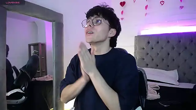 PepperTwink online show from 12, 9, 2025