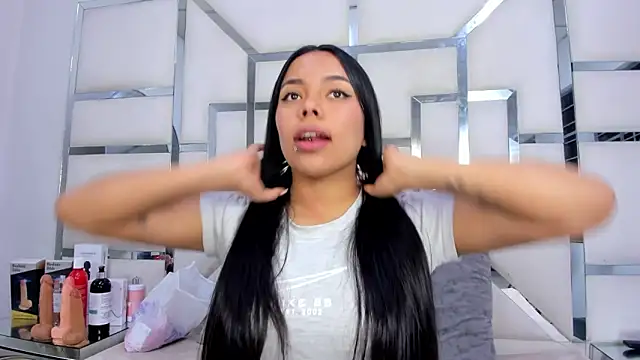 ZoeWan69 online show from 14, 11, 2025