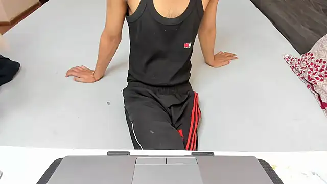 Queen Couple online show from 1, 3, 2026