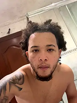 Snapshot of yeiyei_oficial chatting on 24, 10, 2025 yeiyei oficial online show from 24, 10, 2025