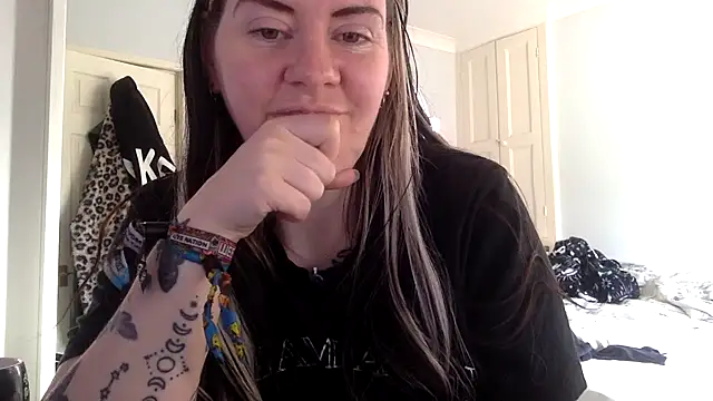 AureliaXOX online show from 6, 2, 2025