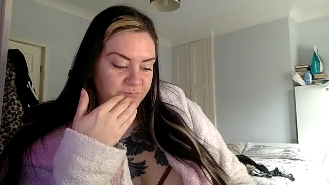 AureliaXOX online show from 14, 2, 2025