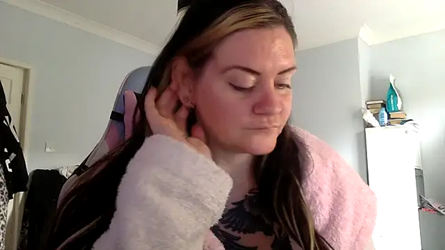 AureliaXOX online show from 14, 2, 2025