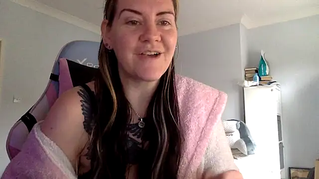 AureliaXOX online show from 16, 2, 2025