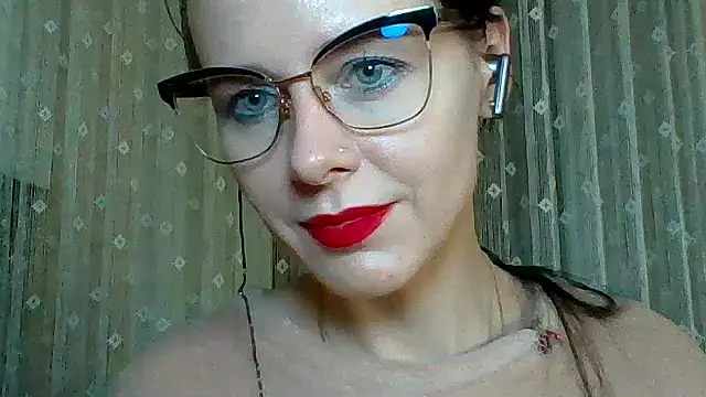 Snapshot of LuminousLady chatting on 20, 3, 2025 LuminousLady online show from 20, 3, 2025