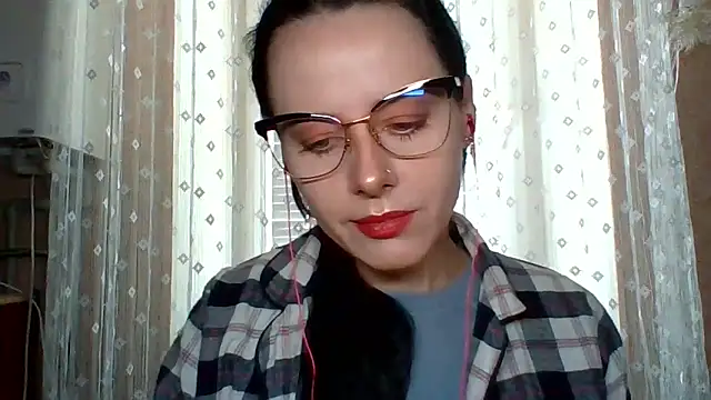Snapshot of LuminousLady chatting on 11, 9, 2025 LuminousLady online show from 11, 9, 2025