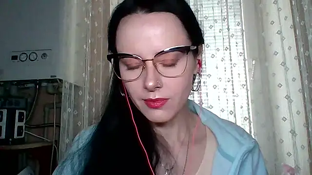 Snapshot of LuminousLady chatting on 15, 9, 2025 LuminousLady online show from 15, 9, 2025