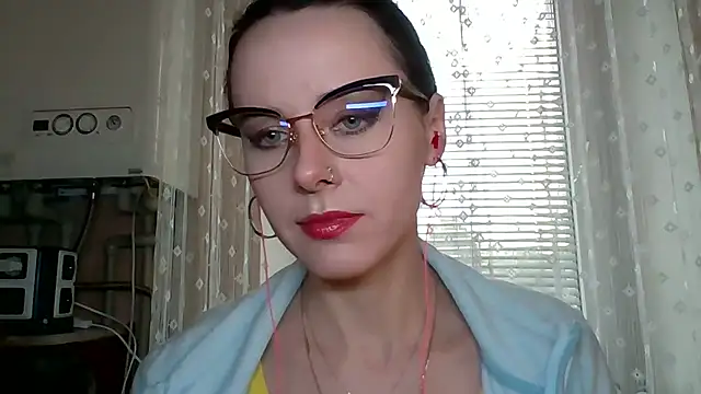 Snapshot of LuminousLady chatting on 28, 9, 2025 LuminousLady online show from 28, 9, 2025