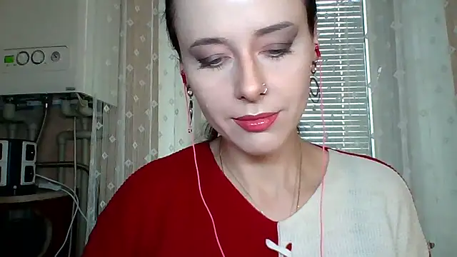 Snapshot of LuminousLady chatting on 2, 10, 2025 LuminousLady online show from 2, 10, 2025