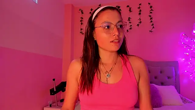 Snapshot of littletammy4u_ chatting on 8, 10, 2025 littletammy4u online show from 8, 10, 2025