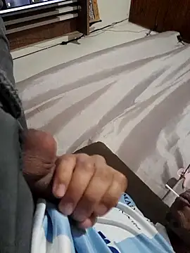 Mineirinho043 online show from 5, 3, 2025