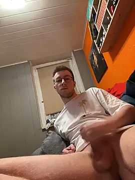 ItsMeLumisch online show from 5, 3, 2025