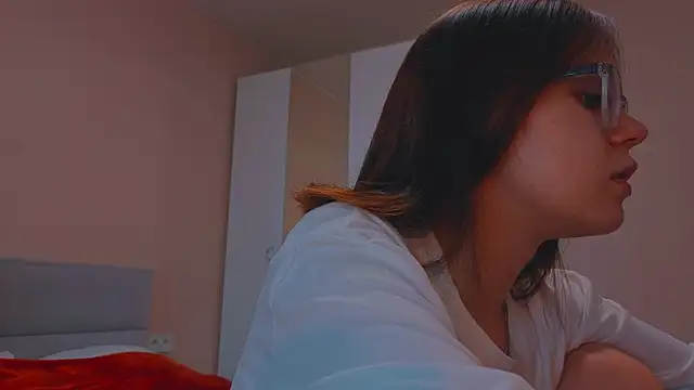 Mia Luw online show from 1, 10, 2025