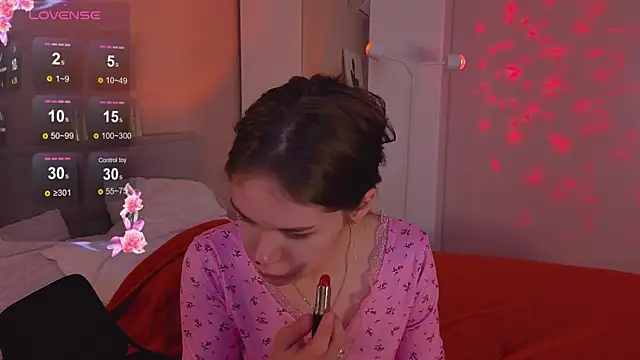 Mia Luw online show from 7, 11, 2025