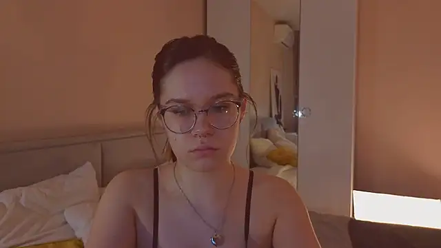 Mia Luw online show from 6, 2, 2026