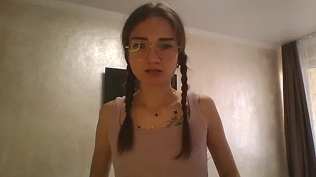 Snapshot of RoyalDessertt chatting on 13, 10, 2025 RoyalDessertt online show from 13, 10, 2025