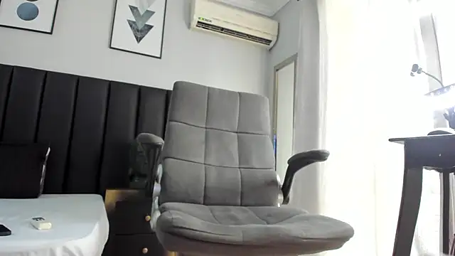 ISAAC CRYSTON online show from 7, 3, 2025