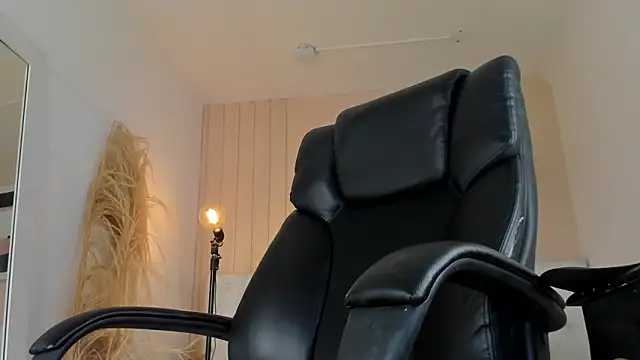 ISAAC CRYSTON online show from 18, 12, 2025