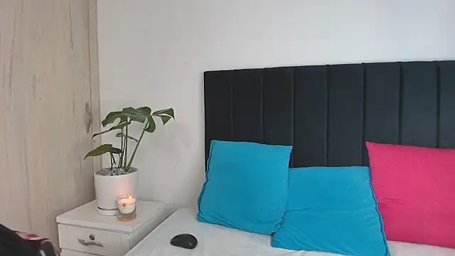 Snapshot of MarianaGiiiL chatting on 15, 2, 2025 MarianaGiiiL online show from 15, 2, 2025