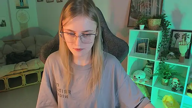 KiraMontoya online show from 2, 3, 2025