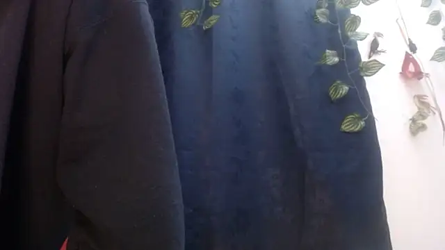 jeans and emma online show from 22, 3, 2025