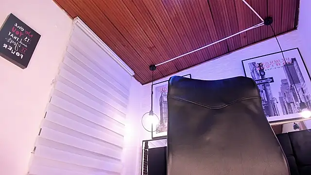 tylla  online show from 13, 9, 2025