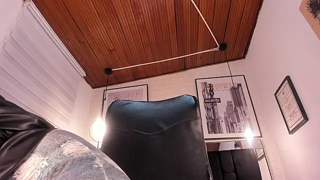 tylla  online show from 23, 9, 2025