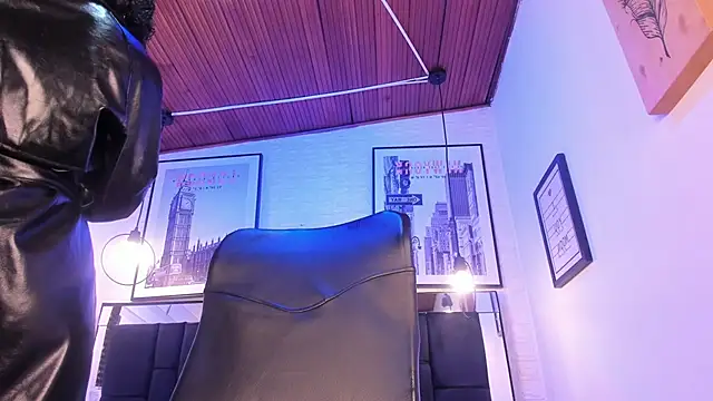 tylla  online show from 2, 10, 2025