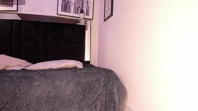 tylla  online show from 13, 11, 2025