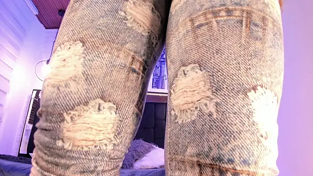 tylla  online show from 21, 11, 2025