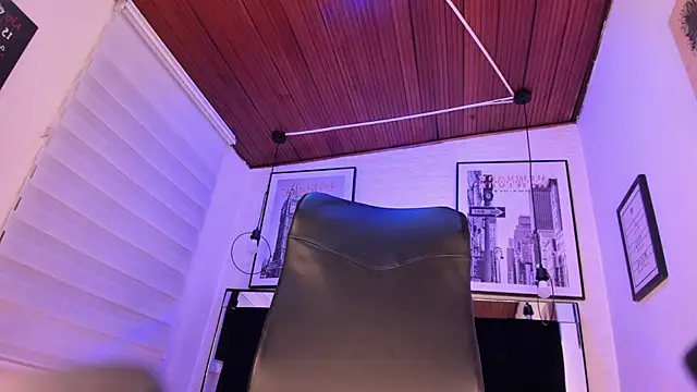 tylla  online show from 4, 12, 2025