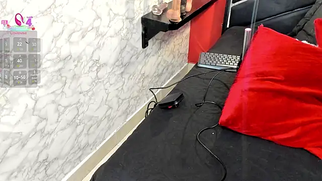 IVISBOUNCYASS online show from 14, 4, 2026