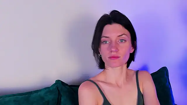 roxy riot  online show from 8, 2, 2025