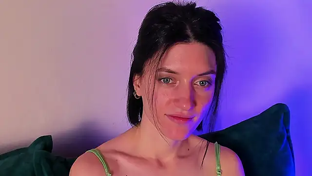 roxy riot  online show from 9, 2, 2025