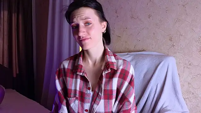 roxy riot  online show from 17, 2, 2025