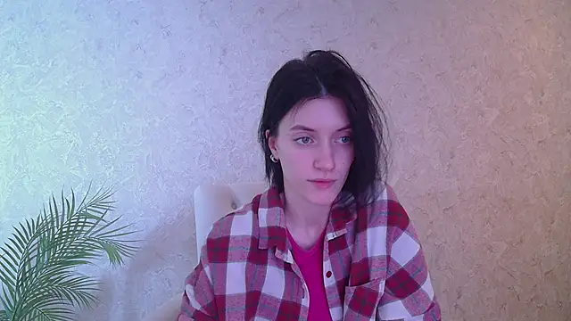 roxy riot  online show from 4, 3, 2025