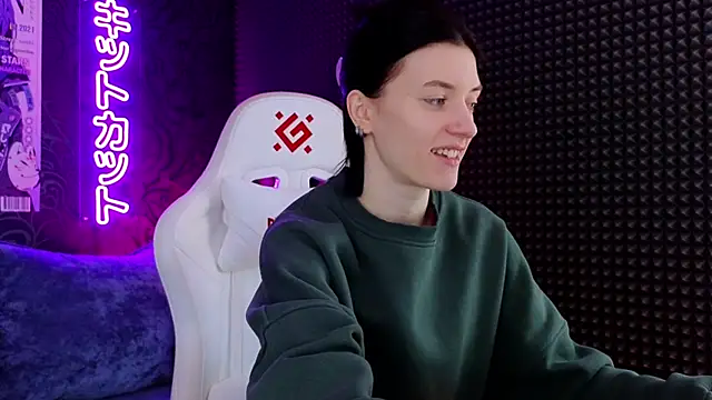 roxy riot  online show from 22, 3, 2025