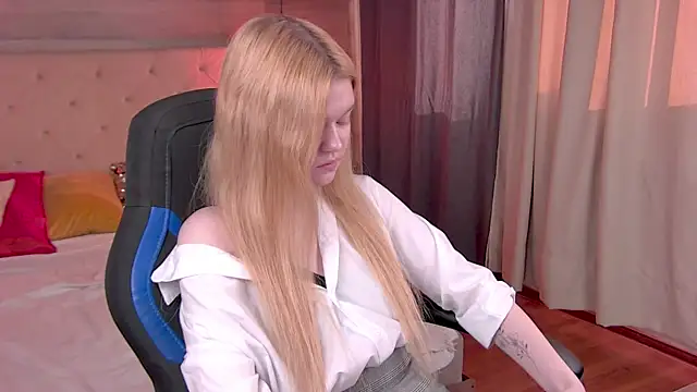 AdeleCartier online show from 16, 2, 2025