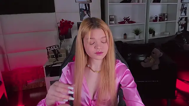 AdeleCartier online show from 25, 2, 2025