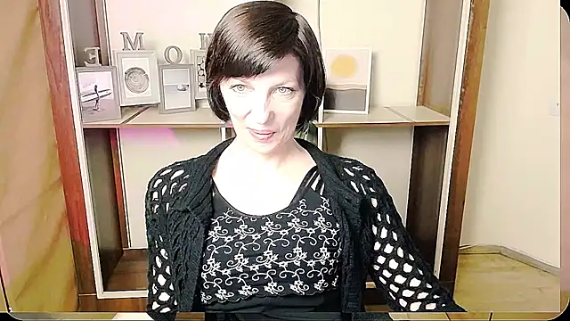 Snapshot of _AngeliaFlow_ chatting on 17, 6, 2026 AngeliaFlow online show from 17, 6, 2026