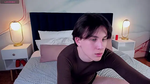 AdrianoAubert online show from 8, 3, 2025