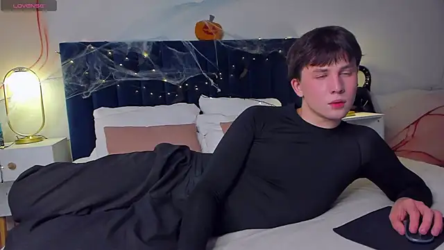 AdrianoAubert online show from 30, 10, 2025